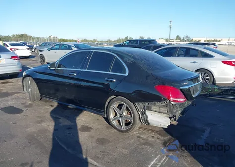 2015 Mercedes-Benz C 300 Sport 4Matic z USA, uszkodzony, nr VIN 55SWF4KB5FU039013